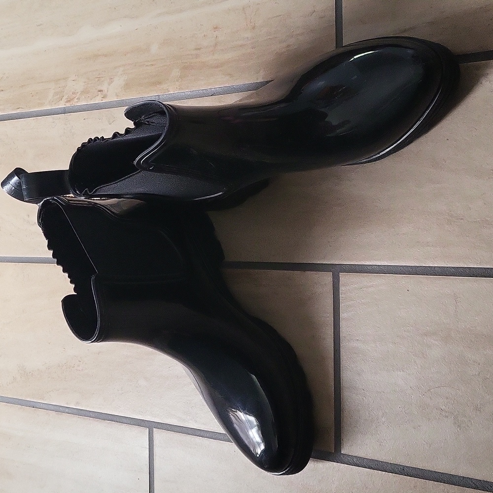 SALE--Capelli boots